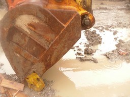 USED HYUNDAI 200-5 CRAWLER EXCAVATOR